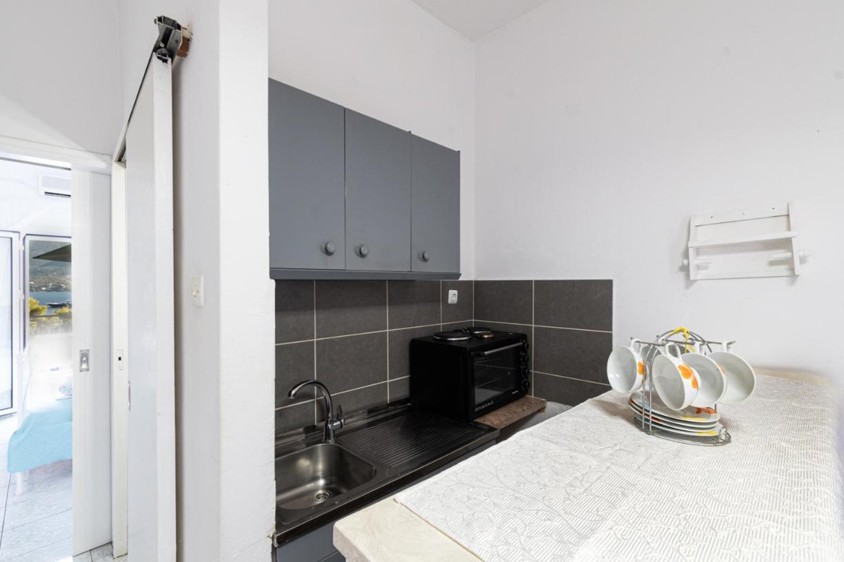 Lions Apartments Порос Экстерьер фото
